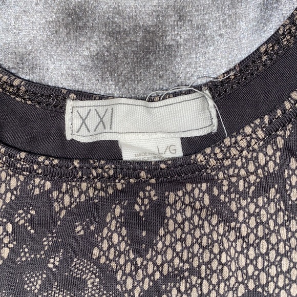 Slim fit formal dress - Picture 2 of 2